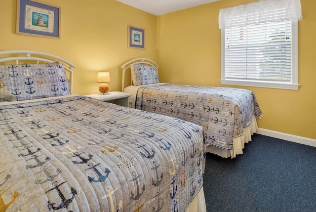 2 Bedrooms, Cottage, Queen and Twin Beds, 2 Bathrooms, Sofa، Colonial Acres Resort 3/10
