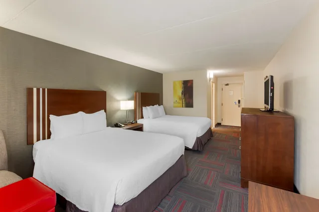 غرفة قياسية بسريرين كوين، Best Western Plus Toronto Airport Hotel 5/7