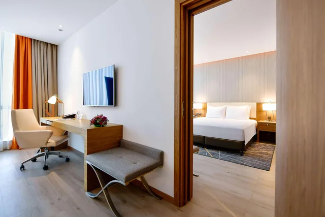 Efficiency, Suite, King Bed, Smoking، فندق كلاريون مطار جدة(Clarion Hotel Jeddah Airport) 7/7
