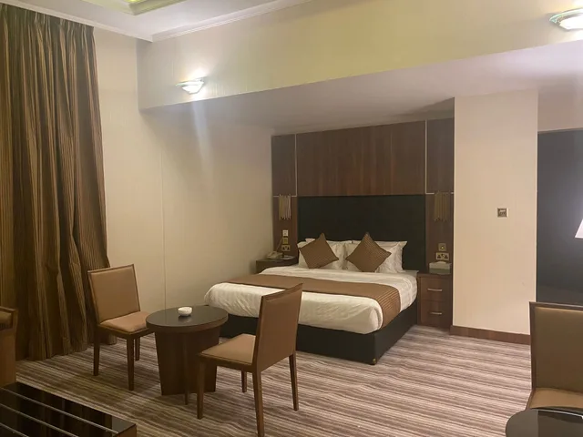 غرفة ديلوكس بسرير كينج، Royal Qatar Hotel 1/4