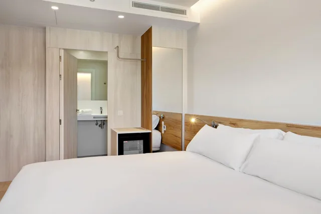 غرفة ديلوكس بسرير مزدوج، B&B HOTEL Porto Expo Aeroporto 1/6