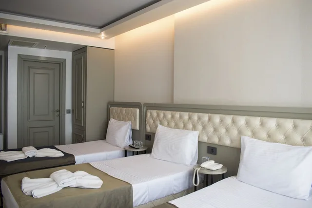 غرفة قياسية ثلاثية بثلاثة أسرّة بإطلالة على البحر، Mayer Hotel 4/10