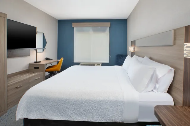 Suite, King Bed, Holiday Inn Express Hotel Suites Youngstown N Warren Niles 4/5