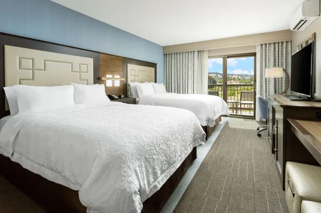 غرفة بسريرين كوين بإطلالة على النهر بشرفة، Hampton Inn & Suites Napa 8/10