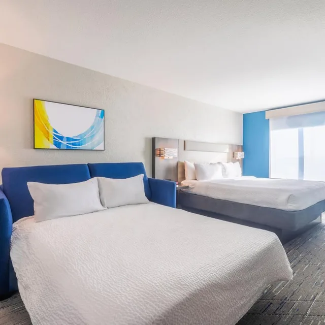 جناح لذوي الإعاقة، Holiday Inn Express Hotel Suites Kansas City Airport 1/9