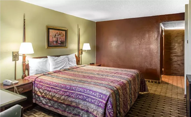 غرفة بسرير مزدوج، Rodeway Inn & Suites Smyrna - Nashville Area 1/2