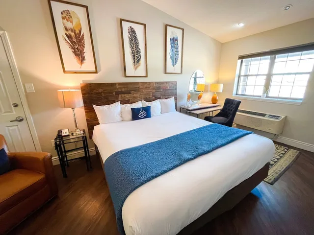 جناح كلوب بسرير كينج بجاكوزي، PINEMARK Inn Suites Events 1/2