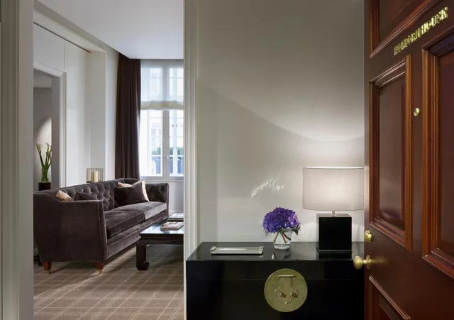 House, Rosewood London 2/2