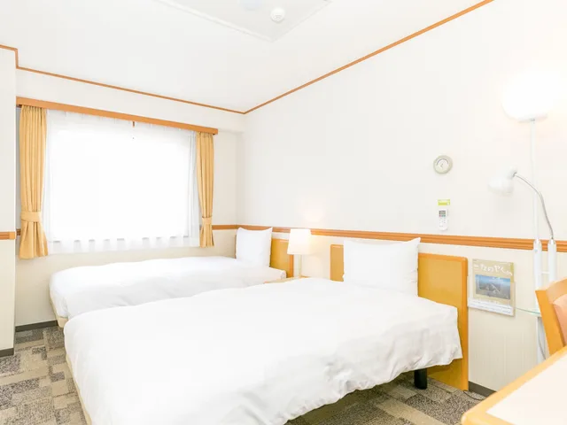 غرفة قياسية بسريرين منفصلين للمدخنين، Toyoko Inn Kyoto Biwako Otsu 2/6