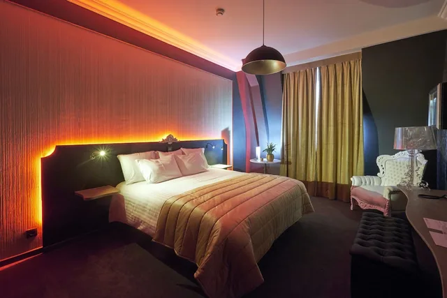 غرفة تنفيذية بسرير كوين، Chateau de Namur 6/10