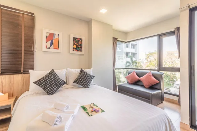 غرفة ركنية بسرير مزدوج بشرفة، Casa Luxe Hotel And Resident 1/1