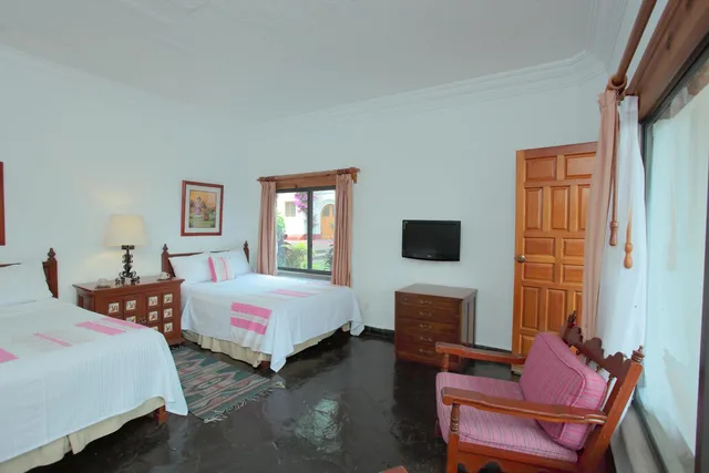 جناح جونيور، Posada Del Tepozteco Hotel 5/9