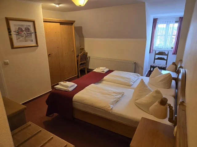 Room, Double Bed, Small, Hotel Zur Goldenen Sonne 2/3