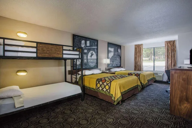 Studio, Suite, Multiple Beds, Super 8 by Wyndham Flagstaff 1/2