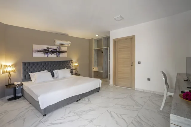 غرفة قياسية بسرير كوين بشرفة، Vega Aparts & Residences 3/5