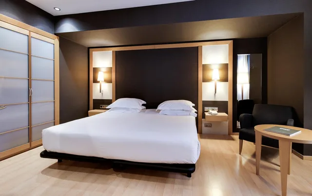 غرفة داخلية بسرير مزدوج أو سريرين منفصلين، Hotel Barcelona Universal 2/3
