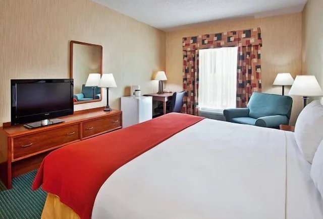 غرفة بسرير كينج، Baymont By Wyndham West Plains 3/6