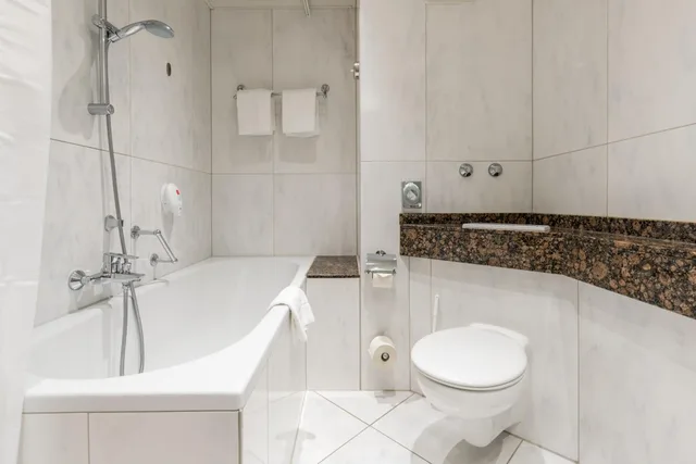 غرفة كومفورت بسرير مزدوج بشرفة، Azimut Hotel Dresden 5/7