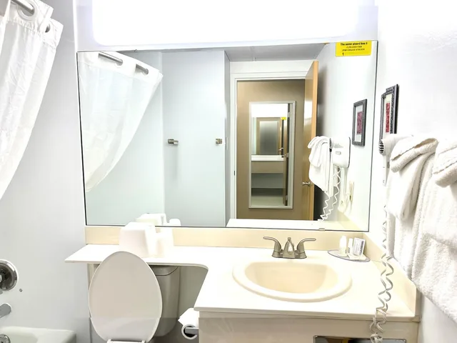 غرفة بسريرين كوين، Brentwood Inn and Garden 4/4
