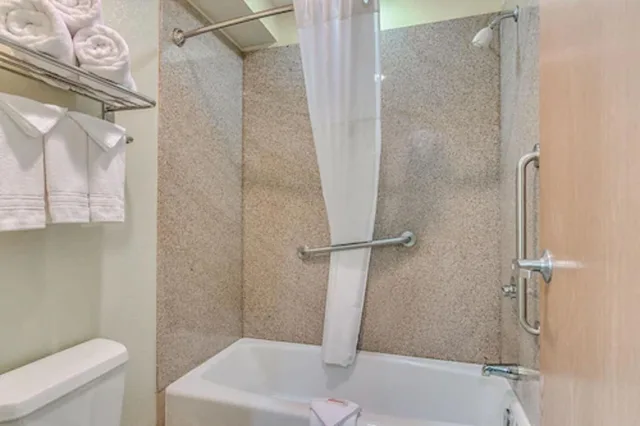 غرفة قياسية بسريرين كوين، Days Inn by Wyndham Lubbock South 3/3