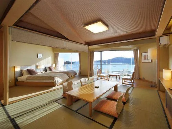 غرفة يابانية غربية سوبيريور بإطلالة على البحر، Matsushima Century Hotel 1/1
