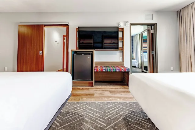 River, Family, Suite, Patio, OKANA Resort & Indoor Waterpark 8/10