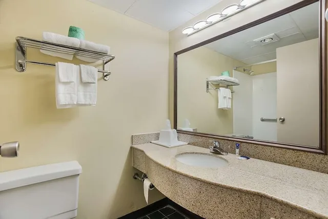 Room, King Bed, Americas Best Value Inn Tulsa at I-44 7/7
