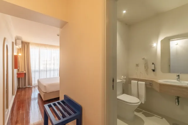 غرفة بسرير مزدوج بإطلالة على البحر، Wot Lagos Montemar Soul 6/10