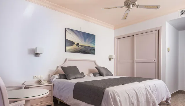 Courtyard, Double Bed، Hotel Mac Puerto Marina 1/1