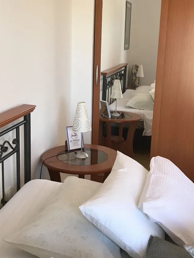 غرفة بسرير كينج بشرفة، Pink Inn 2/6