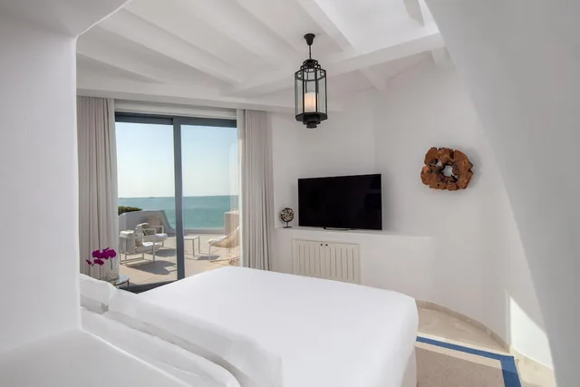 King Bed, Sea View, Terrace, Anantara Retreat Santorini Abu Dhabi - Adults Only 2/3