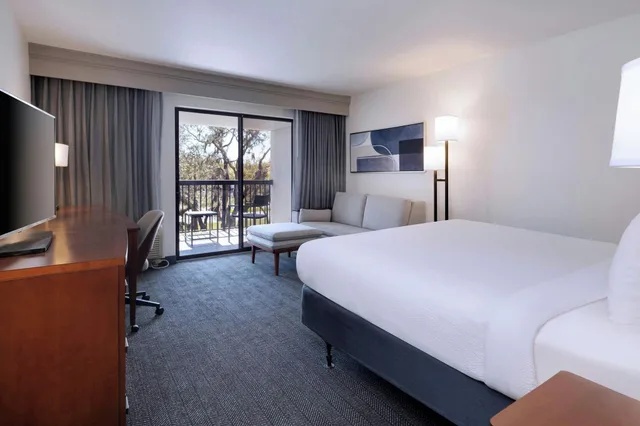غرفة بسرير كينج، Courtyard by Marriott Tampa North/I-75 Fletcher 3/9