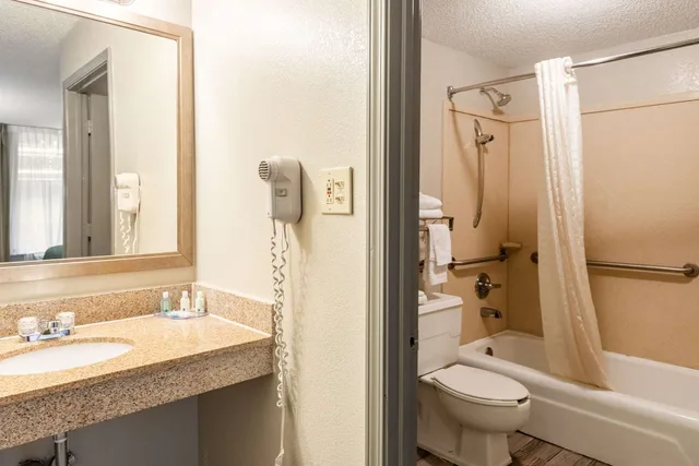 غرفة بسرير كينج، Quality Inn Newport TN 4/4