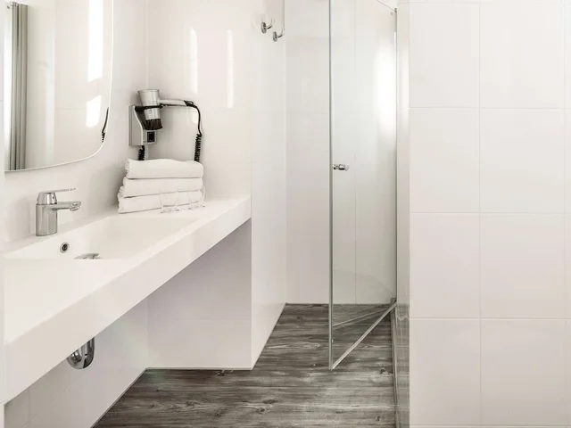 Junior Suite, Twin Beds, Riverside, Sofa، Ibis Frankfurt Centrum 2/3