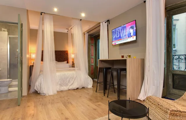 غرفة سوبيريور بسرير مزدوج بشرفة، ABRACADABRA SUITES 2/2