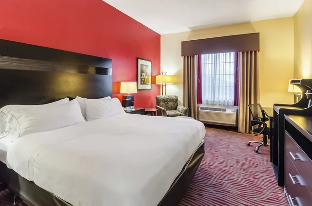 غرفة قياسية بسرير كينج، Holiday Inn Express Hotel And Suites Vinita 1/2