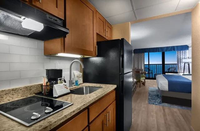Efficiency, Tower, King Bed, Ocean Front, Kitchen، Sea Crest Oceanfront Resort 6/9