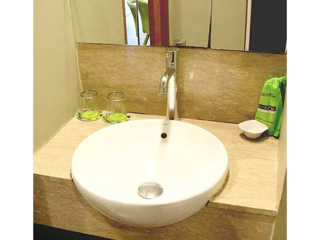 Love, Family، Maxonehotels At Sabang 2/2