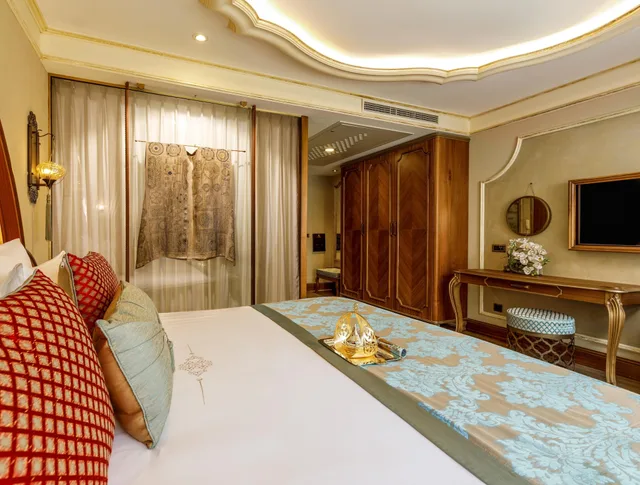 غرفة فاخرة بسرير كينج بشرفة، Romance Istanbul Hotel 6/10