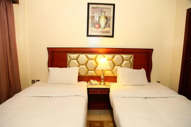 غرفة بسريرين منفصلين، Saffron Hotel 2/3
