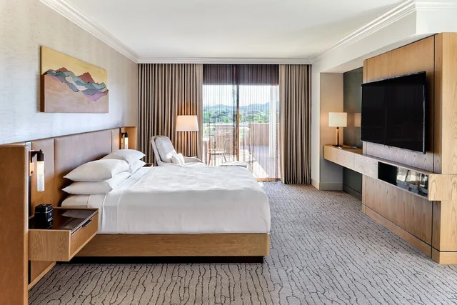 جناح بسرير كينج بإطلالة على المسبح بغرفة نوم واحدة مع أريكة، Jw Marriott Desert Ridge Resort And Spa Phoenix 1/4