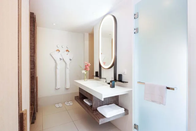 Silver Sky Studio King - Transfer Excluded، Hard Rock Hotel Maldives 2/3