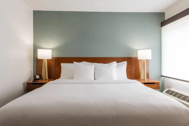 غرفة بسرير كينج، Comfort Inn - Dedham-Boston MetroWest 1/3