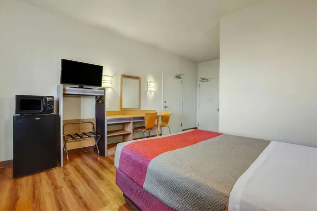 غرفة بسرير كوين لذوي الإعاقة، Howard Johnson by Wyndham Lemoore 7/10