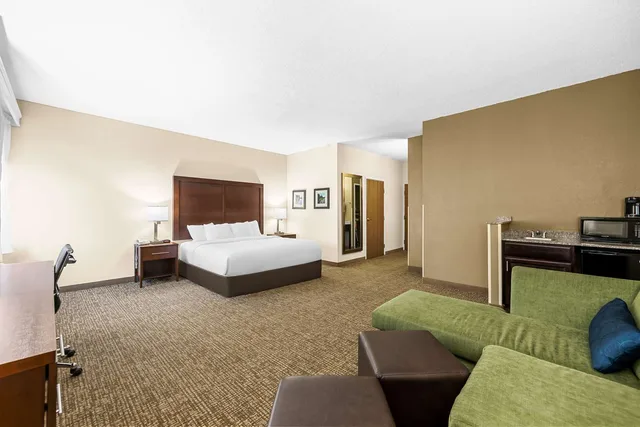 جناح بسرير كينج لذوي الإعاقة، Comfort Inn Suites Pueblo 3/4