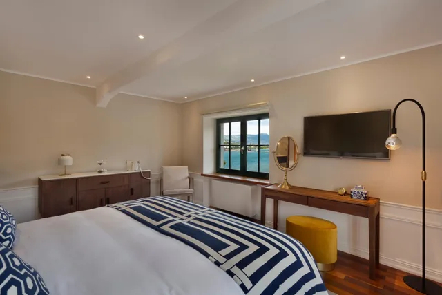 جناح ديلوكس بسرير كوين بإطلالة على البحر مع أريكة، Brown Beach House Design Hotel 1/2