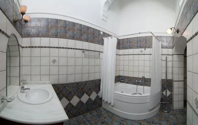 جناح بسرير مزدوج وسريرين منفصلين بإطلالة على المدينة، Belmondo Hotel & Suites 2/2