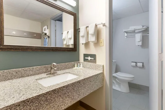غرفة بسرير كينج، Quality Inn Newton at I-80 3/4