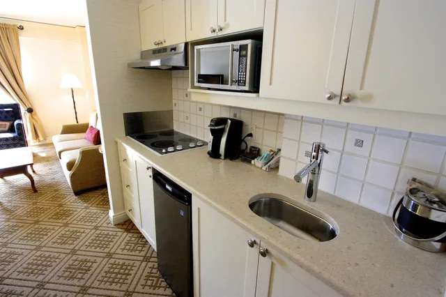 Fairmont, Junior Suite, Queen Bed, Kitchenette, Fairmont Tremblant 4/4