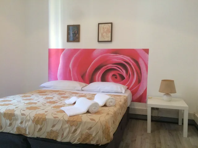 غرفة رباعية بسرير كوين وسريرين منفصلين، Guest House Roma 1/6